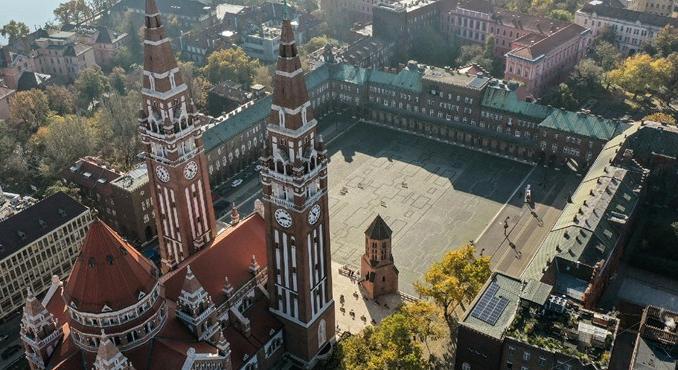 Középiskolásokat rendeltek ki Sulyok Tamás fogadására Szegeden