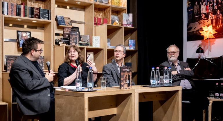 Krasznahorkai László távol maradt, a közönség mégis úgy érezte, figyeli őket