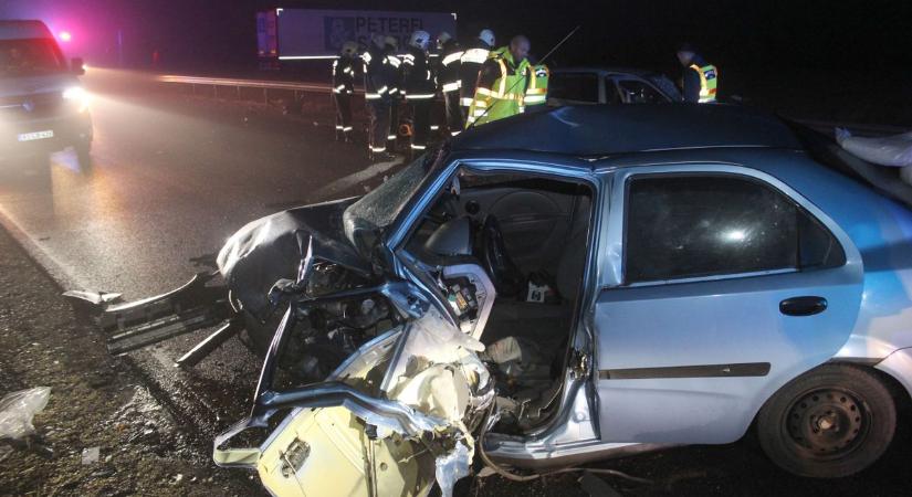 Súlyos baleset a 62-es úton - képeken a mentés