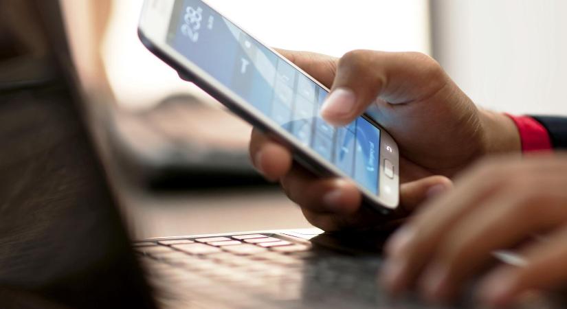 Gyermekpornográf felvételeket terjesztett egy gimnazista fiú