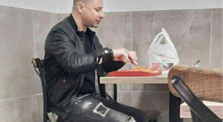 Hadházy Ákos: Schadl György békésen falatozik egy siófoki kínai étteremben