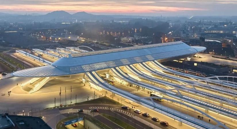 Húsz év után elkészült a grandiózus Gare de Mons pályaudvar, és azonnal bekerült a világ hét legszebb vasútállomása közé