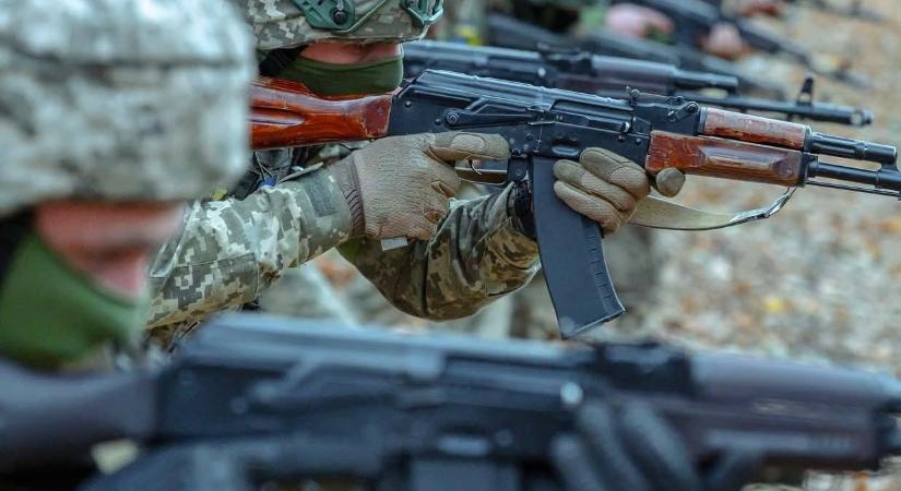 Élesen bírált román védelmi stratégia – „Kedvük szerint fogják elkölteni a pénzt”