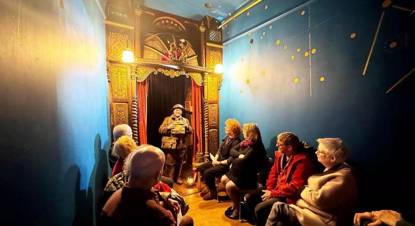 Szinte teljesen leégett, de most újra működik a világ legkisebb színháza