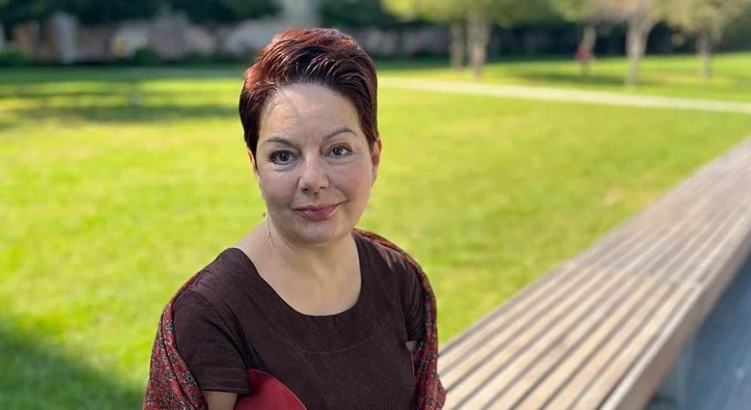 „Rettegtem tőle és imádtam” – Babarczy Eszter kíméletlen őszinteséggel írt apjáról és a halál tabujáról