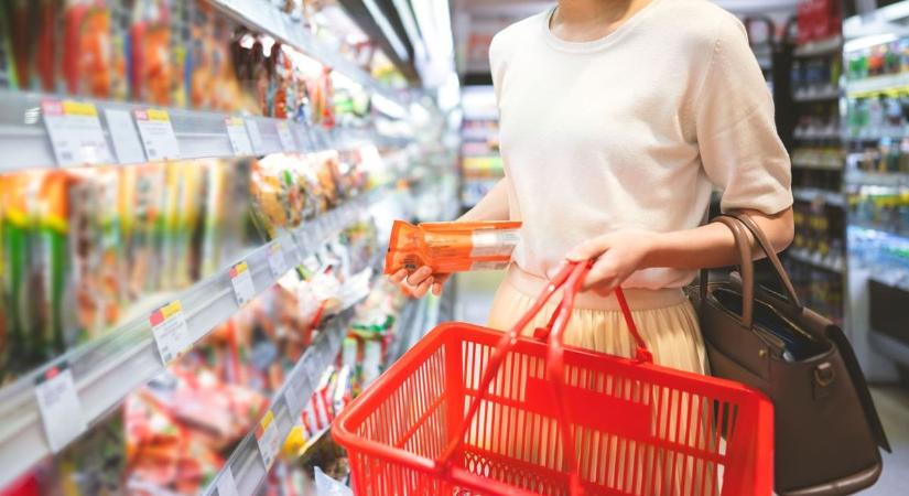 Szégyenletes bűnbe esett egy nő a hevesi áruháznál – azt hitte, senki nem látja, de utolérte a karma