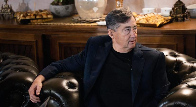 Több Mészáros-vállalkozás, az ATV és állami cégek közösen keresnek egészségbiztosítót