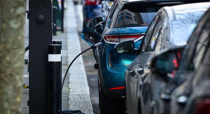 Megszűnik az ingyenes behajtás, elektromos autóval is fizetni kell ebben a városban