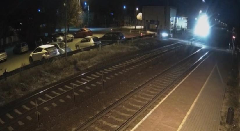 Szívszorító videón a tragikus, öt halálos áldozatot követelő vonatbaleset – 18