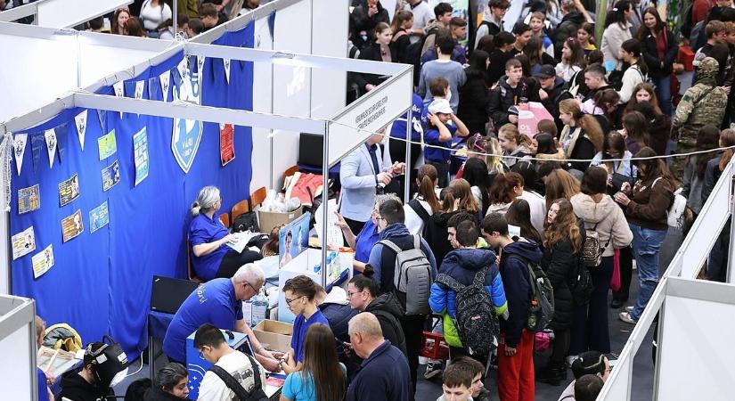 Ezreket mozgatott meg idén is a Jövőd a tét! pályaválasztási kiállítás, Halason zárult a sorozat – fotók