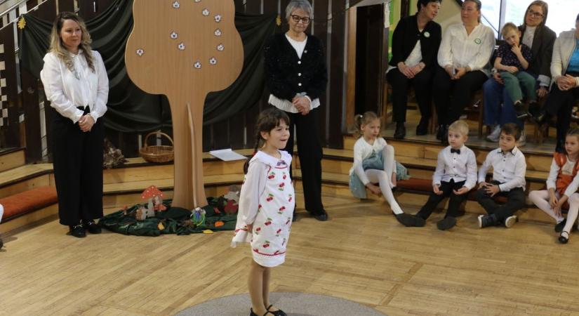 Versmondó találkozón mutatták meg tehetségüket az apró művészek – fotók, videó