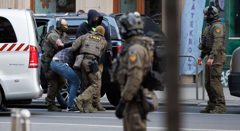 Metamfetamin gyár Kaposváron, a TEK-es kommandósok csaptak le a Honvéd utcában