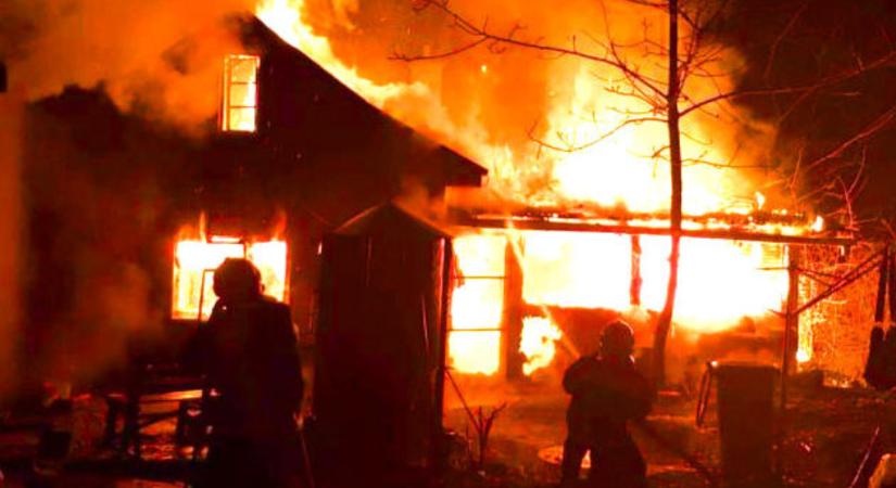 Felügyelet nélkül hagyott égő gyertya okozott tüzet ma hajnalban