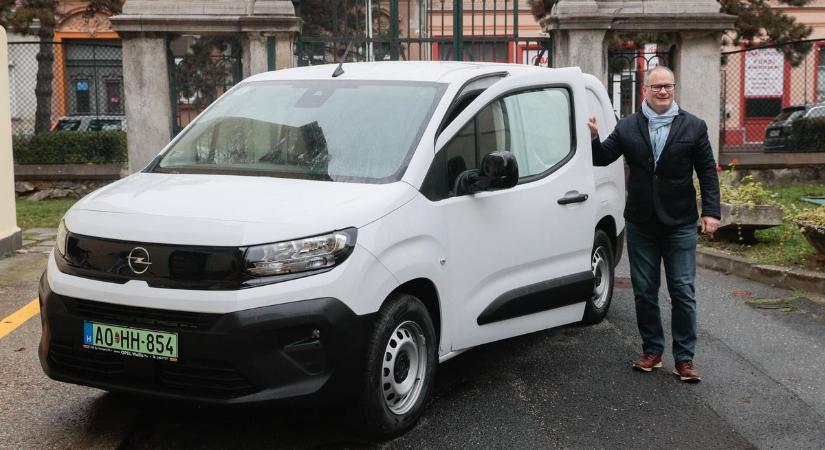 Elektromos autót kapott a szombathelyi kórház - fotók