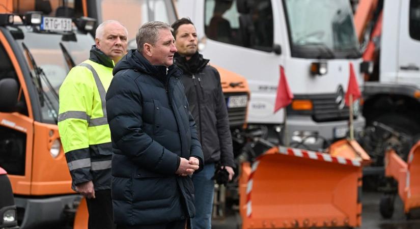 95 százalékos hatékonyság! Új fegyverrel tüzelnek a télre Egerben – fotókkal, videóval