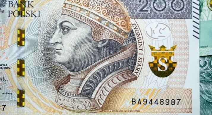 Enyhült az infláció Lengyelországban – Estek az üzemanyagok árai, de tovább emelkednek az élelmiszerárak