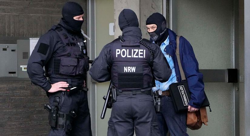 Kiterjedt embercsempész-ellenes razziát tartottak a német hatóságok