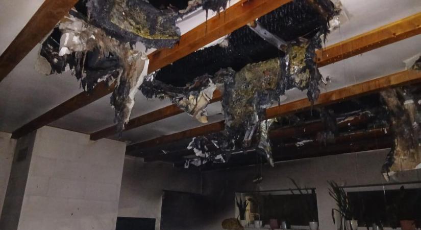 Kigyulladt egy családi ház Csallóköznádasdon, 300 ezer euró kár keletkezett (FOTÓK)