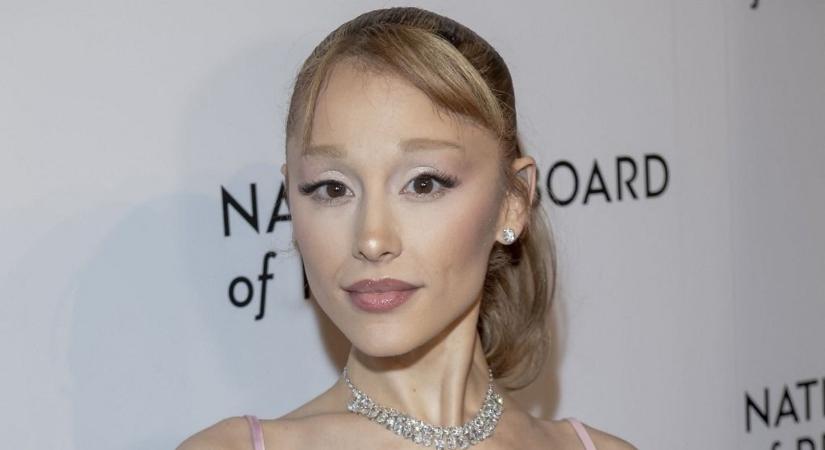 Döbbenetes videó: őrült fanatikus zaklatta a sztárt, kiakadtak a rajongók