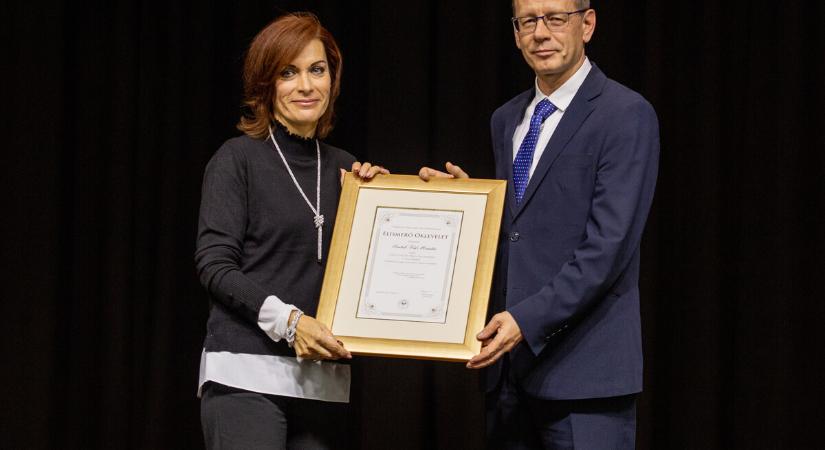 Köszönet és elismerés a segítő szakmák munkatársainak