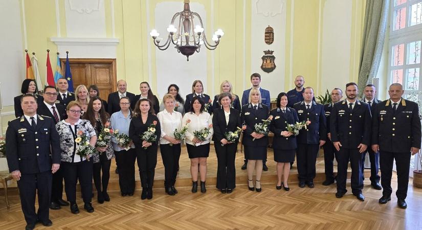 Jutalmakat vehettek át a komáromi rendőrség munkatársai