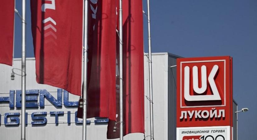 Pánik Lukoil-ügyben: Bulgáriában vevőt, Romániában megoldást keresnek a szankciók miatt
