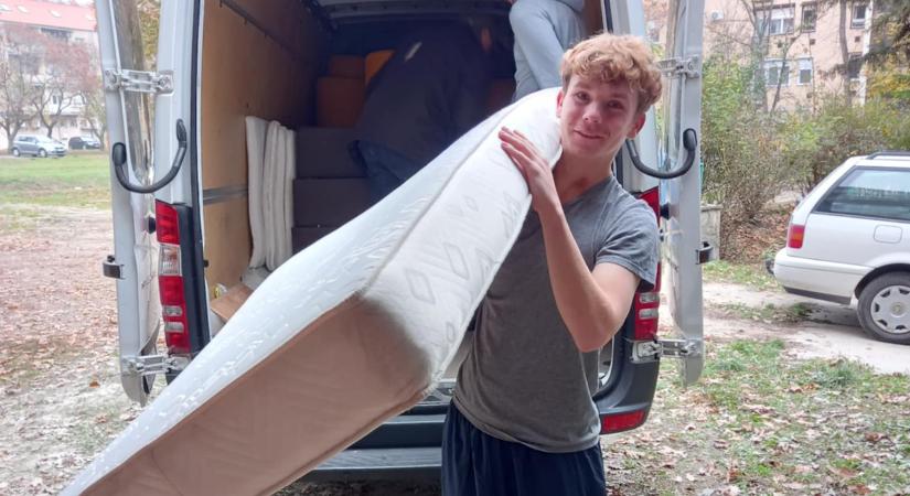 A johannitákról kaptak új bútorokat a Cseresnyés kollégium diákjai