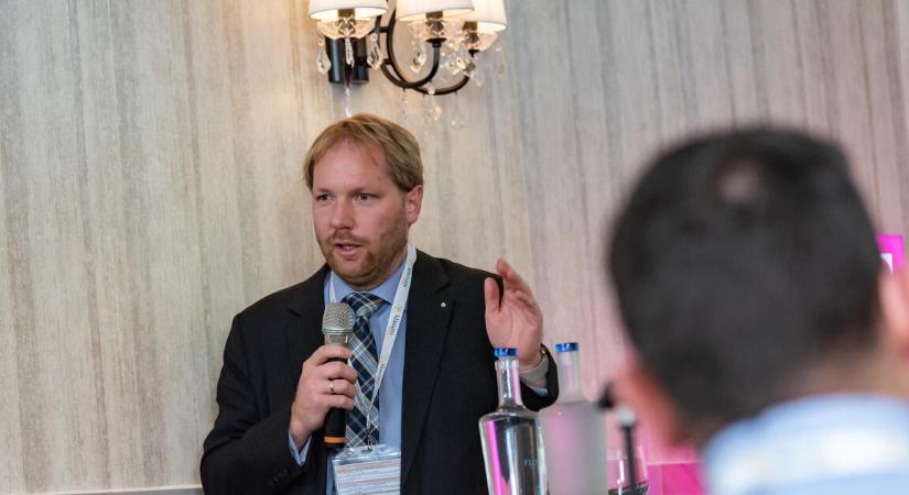 Két tűz között: így léphet okosan és fenntarthatóan Európa