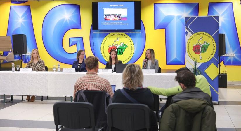 Soha nem látott mértékű támogatás: hátrányos helyzetű diákok százai kaphatnak ösztöndíjat az ÁGOTA Alapítványtól