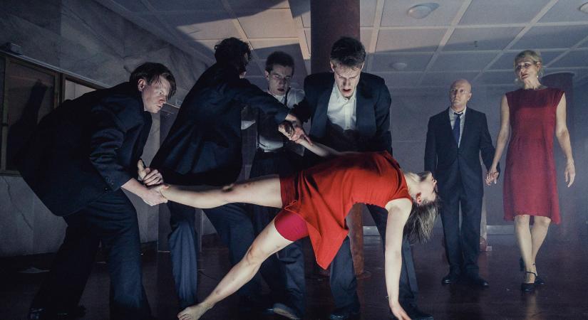 A lényeg az, ami kimondatlanul marad – egyedi Hamlet-adaptáció a Katonában