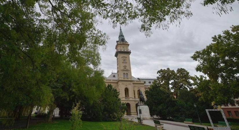 Nyugdíjasoknak karácsonyi segítség: december elején utalnak, ha pályáztak rá