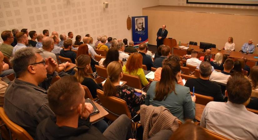 Munkavédelmi továbbképzést tartottak a vármegyei kormányhivatalban