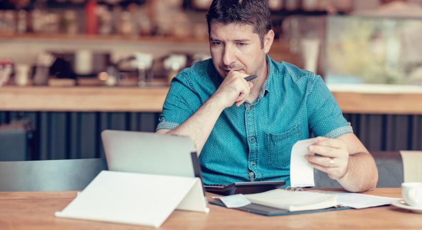 Új terhet ró a kormány a szakmákra: jön a mikroadó a licencelt foglalkozásokra