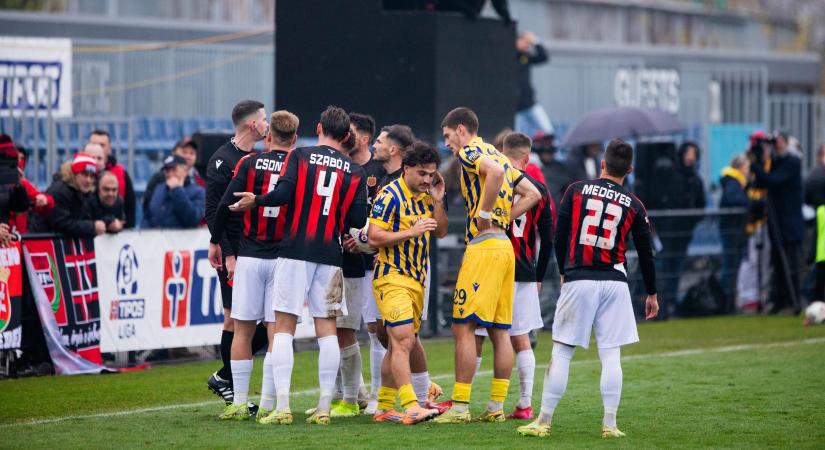 Felkészülés: Három gólt és három kiállítást hozott a paprikás DAC-Honvéd, Medgyes döntött - videó
