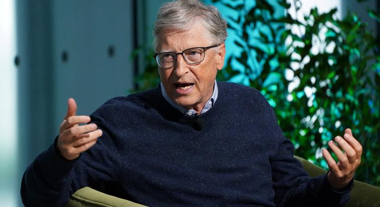 Donald Trump ujjong, Bill Gates visszavonulót fújt