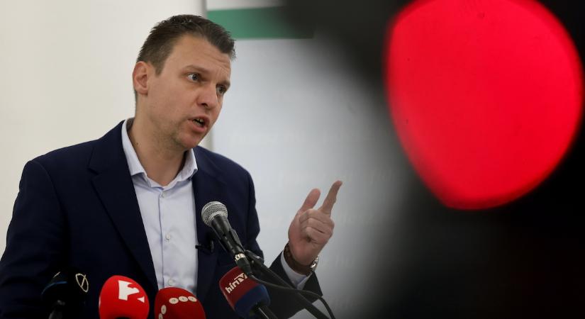 Menczer Tamás: Sándor Fegyir fejezze be a magyarok sértegetését!