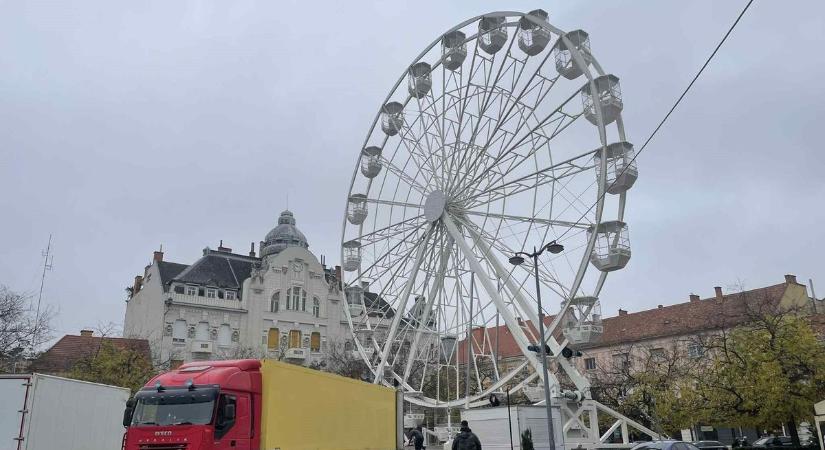 Már áll az óriáskerék a szombathelyi Fő téren - fotók
