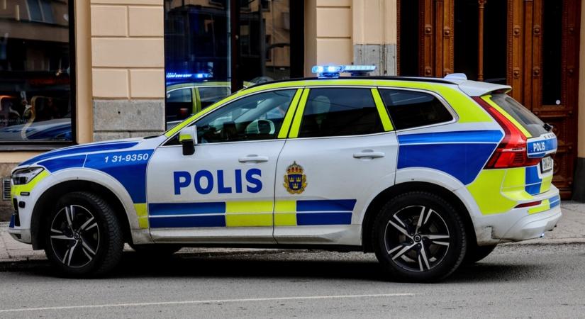 Autóbusz hajtott buszmegállóba Stockholmban, többen meghaltak