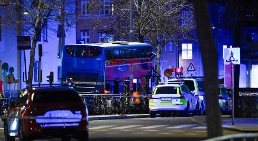 Drámai pillanatok zajlottak le Stockholm központjában: buszmegállóba csapódott egy busz, többen meghaltak (VIDEÓ)