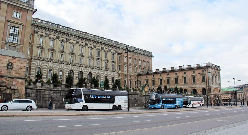 Buszmegállóba rohant egy busz, többen meghaltak a tragikus gázolásban Stockholmban
