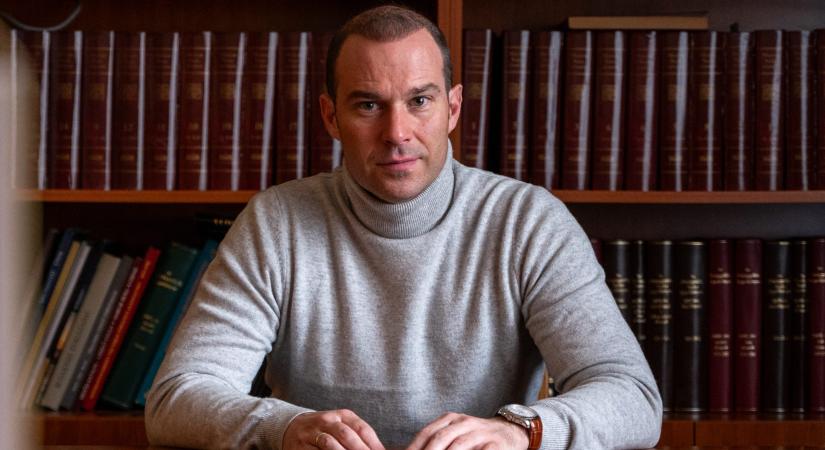 Hollik István a Vasárnapnak: Egy brüsszeli bábkormány befogadná a bevándorlókat Magyarországra