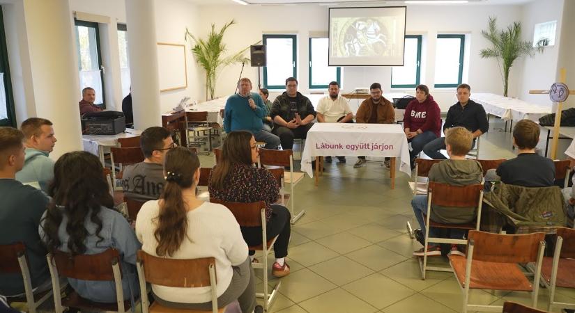 Hit-Élet – 2025.11.14. – Fiatalok, hit és remény – Regionális Ifjúsági Találkozó Paks