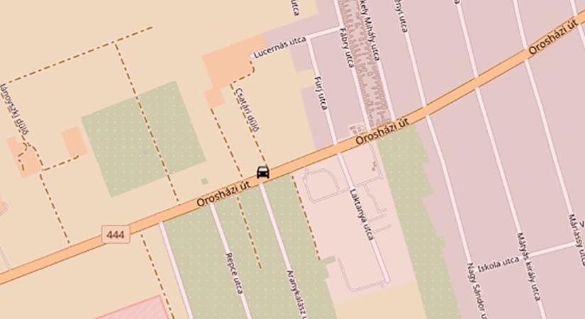 Hármas karambol miatt teljes útzár Békéscsabán, egy autó kigyulladt