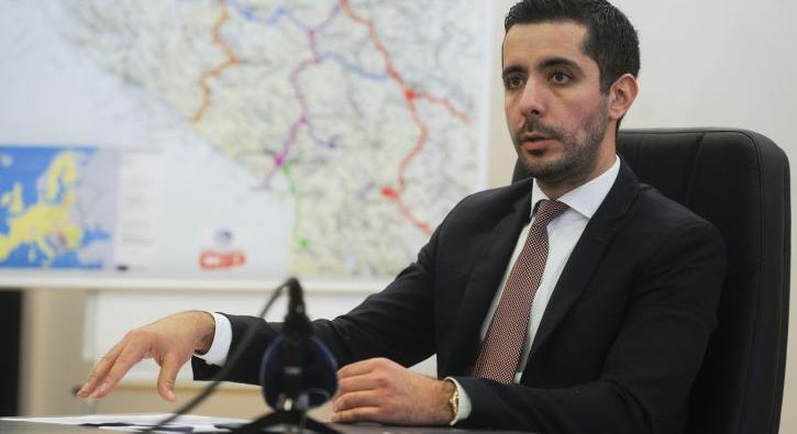 Momirović házi őrizetben marad