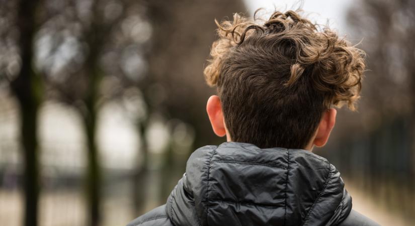 10 jel, hogy kamasz gyereked eltávolodik a családtól