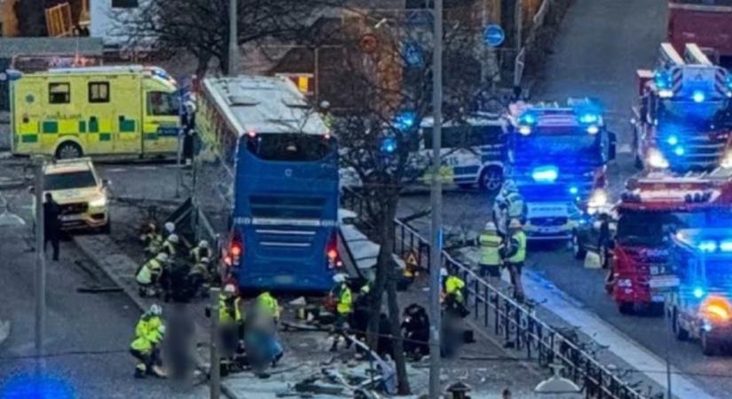 Busz tarolt le egy megállót Stockholmban, halálos áldozatok is vannak