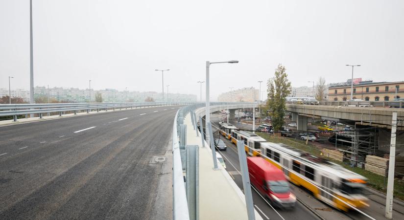 Szombat délutántól szabad az út a Flórián téri felüljárók déli hídján