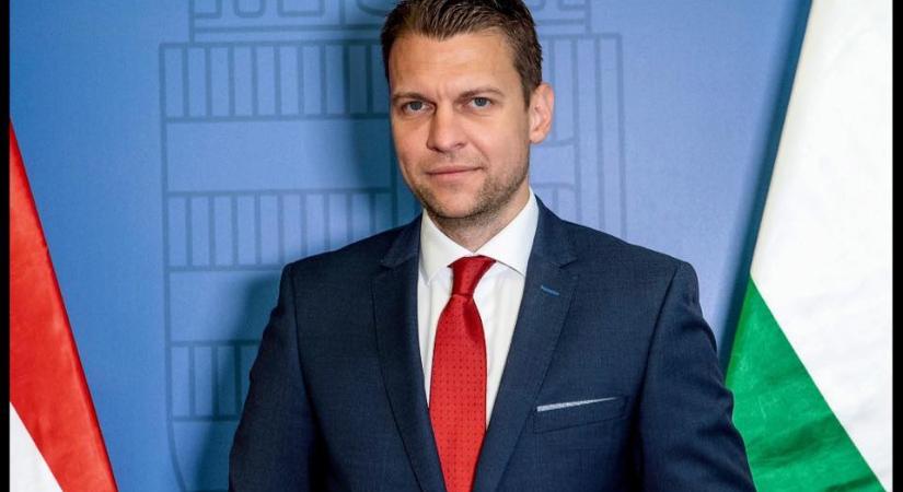 Menczer Tamás helyretette a nagykövetet: A magyar nemzeti érdek nem "múló divat", hiába várja Zelenszkij a tiszás bábkormányát  videó