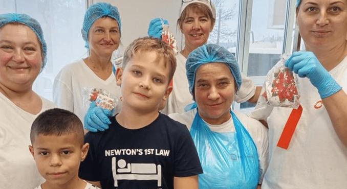 „Köszönjük, hogy vagytok” – az iskolai dolgozókat ünnepelték a Bem iskolában a kedvesség világnapján