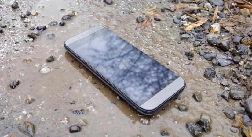 Eladta a talált mobiltelefont, súlyos árat fizethet érte ő és a vevő is